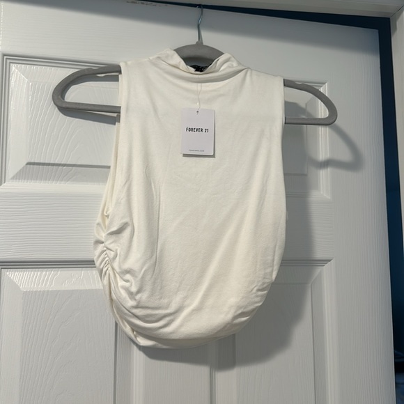 White Ruched Sleeveless Crop Top - Picture 2 of 4